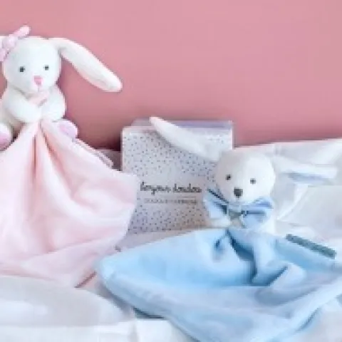 New Doudou mouchoir lapin bleu - 10 cm - Boite fleur Cadeau À Moins De 20€|Les Iconiques